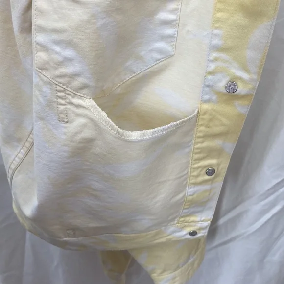 Liz Claiborne Women’s pale yellow jean jacket. Size petite. - Picture 5 of 6